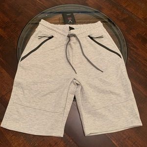 Verde Men’s Heather Grey Shorts Size Small